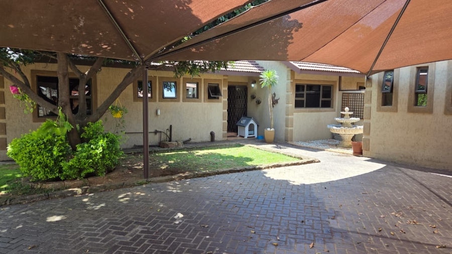 3 Bedroom Property for Sale in Protea Park North West